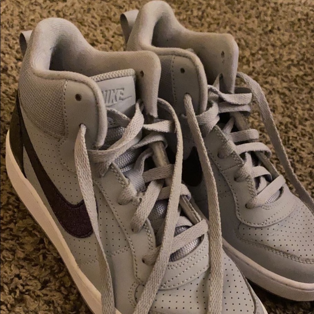 High top nike shoes
